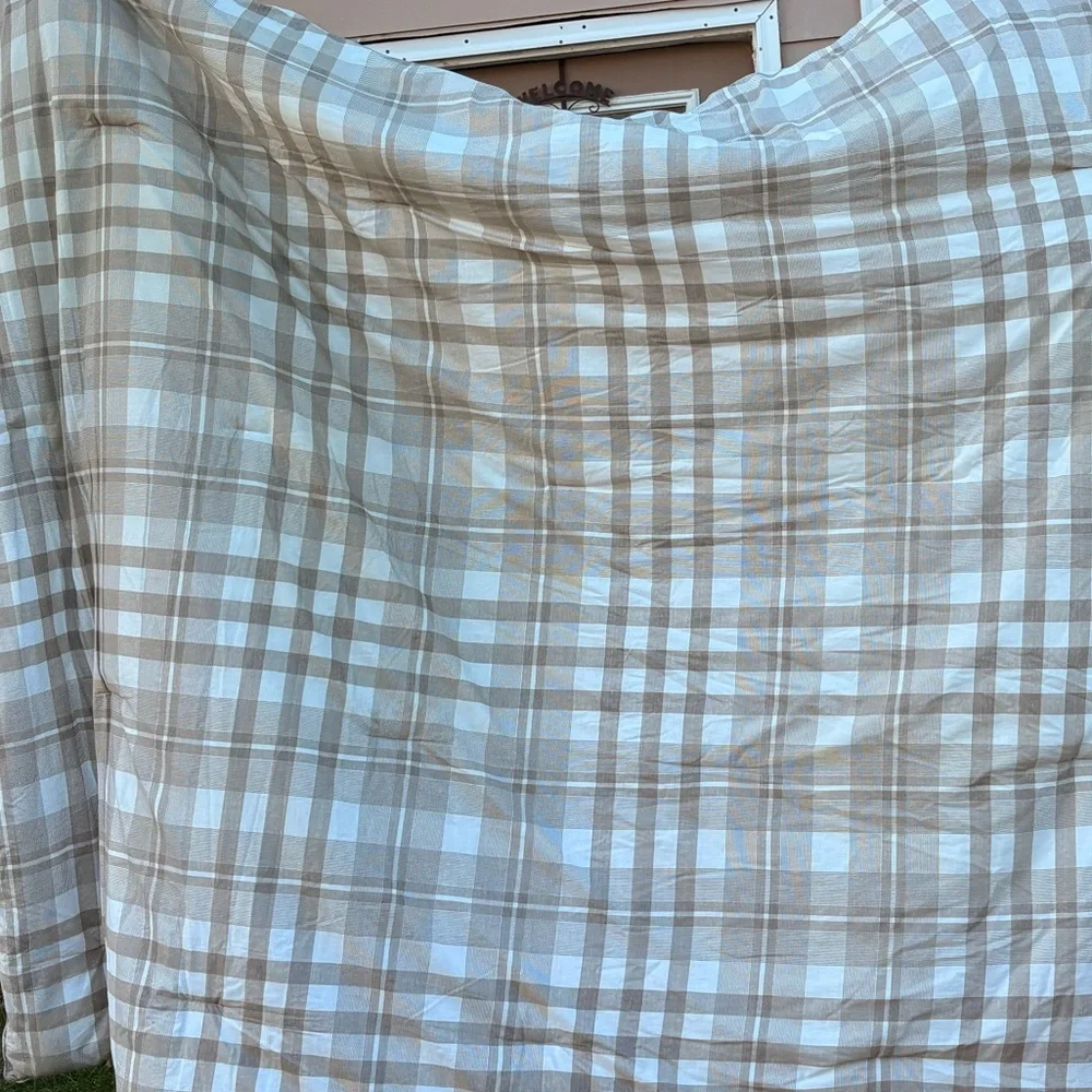 Tommy Hilfiger Plaid Comforter in Beige and White